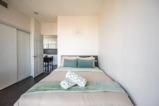 Modern Apartment Downtown Toronto - 9