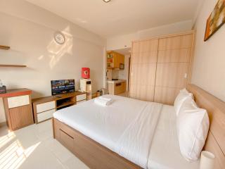 Great Deal Studio Room at Pinewood Jatinangor Apartment By Travelio - 6