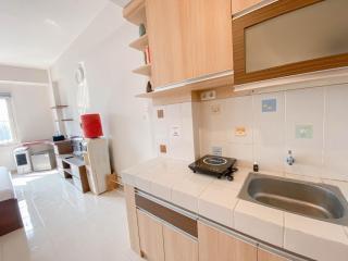 Great Deal Studio Room at Pinewood Jatinangor Apartment By Travelio - 4