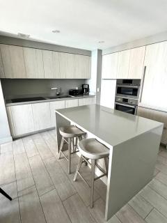 Luxury 2 bedroom with ocean view - 4