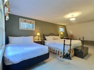 Peak2Creek- HotTub, Close to Mountain, Backyard! - Killington - 4