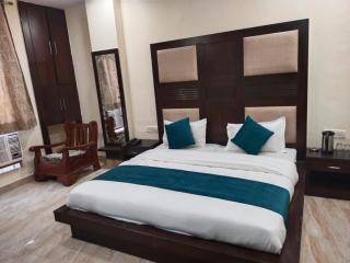 Hotel Black Rose Near Rithala Metro Station - New Delhi - 7