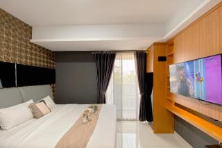 Homey and Cozy Living Studio at West Vista Apartment By Travelio - 8