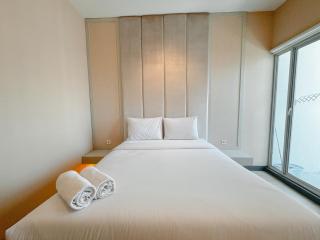 Well Furnished 1BR at Anderson Supermall Mansion Apartment By Travelio - 9