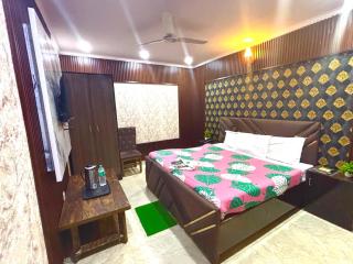 Hotel Jerry inn -Near Nizamuddun Railway Station - New Delhi - 0
