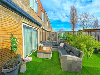 Spacious and Cozy House with Affordable Parking - Amsterdam - 1