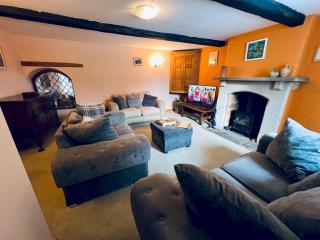 Pass the Keys Birch Hall Characterful Cottage Sleeps 8 & Pets - Birch Vale - 5