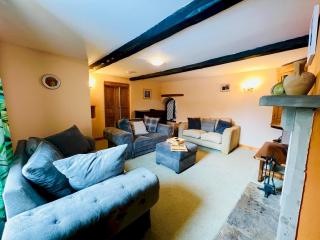 Pass the Keys Birch Hall Characterful Cottage Sleeps 8 & Pets - Birch Vale - 3