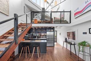 Luxury Water Views - 2Bed-2Bath-1Car-Pool - Brisbane - 0