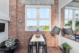 Luxury Water Views - 2Bed-2Bath-1Car-Pool - Brisbane - 5