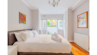Sophisticated 2BD Flat with Patio West Kensington - London - 0