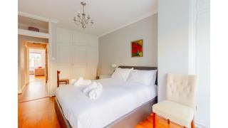 Sophisticated 2BD Flat with Patio West Kensington - London - 8