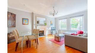 Sophisticated 2BD Flat with Patio West Kensington - London - 2