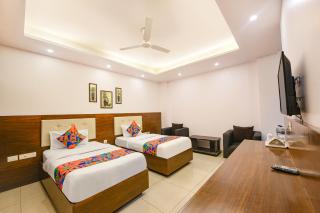 FabHotel Silver Oak BnB - Nr Yashobhoomi Convention Centre - Jāmb - 1