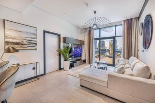 Waves - Stunning 1BR with Huge Terrace & Scenic Views - 0