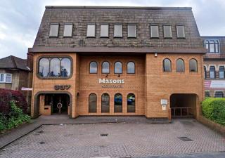 Modern 1-Bedroom Apartment in Slough with Parking - 4
