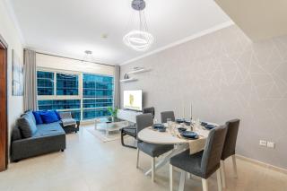 Luxury Waterfront Marina Stay - 1