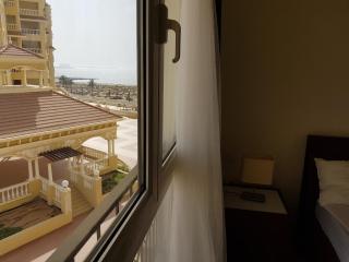 Big 2br Apartment close to the sea and Golf course - Ras al Khaimah - 1