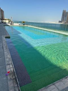 Extremely Luxurious Three Bedroom Apartment - Manama - 1