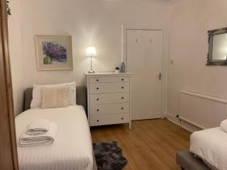 14B Howard Place - 3