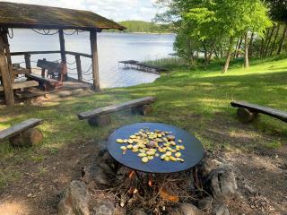 Dom z plażą nad jeziorem Dejnowa - 8