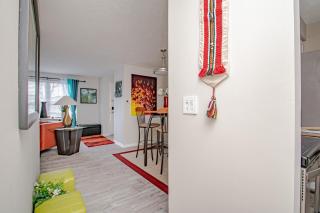 Lovely Eclectic Duplex - Peaceful Neighborhood - 1