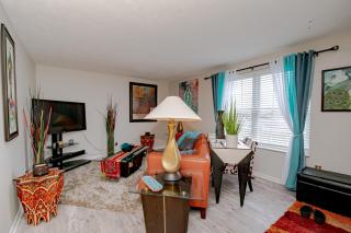 Lovely Eclectic Duplex - Peaceful Neighborhood - 6