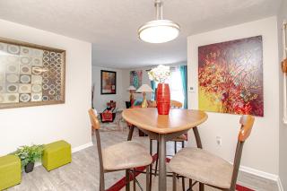 Lovely Eclectic Duplex - Peaceful Neighborhood - 2