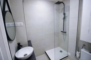 CLEMENCEAU 2 Studio Confortable Clim et Dressing Proche Gare - 8