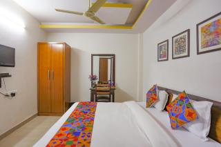 FabExpress The Paradise - Nr Apollo Hospital - New Delhi - 1