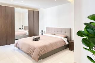Penthouse with Seaviews and Country views, near Beaches - 3