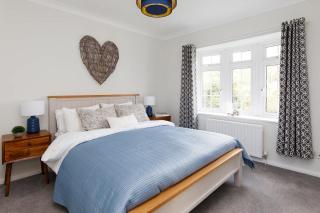 Spacious home for 8 in Witterings - walk to beach - 8