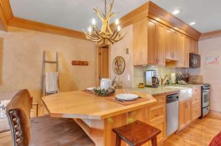 Cozy Studio Wood Fireplace - Ellicottville - 9
