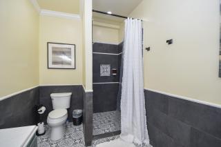 Luxe 6BR Escape Sleeps 24, Private Parking only 5min to Mid&Dtwn ATL - Atlanta - 6