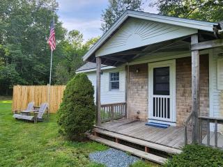 Acadia Lobsterman's Coastal Bungalow - Lamoine Beach - 0