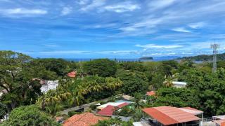 Charming 2BR with Ocean View - Coco - 4