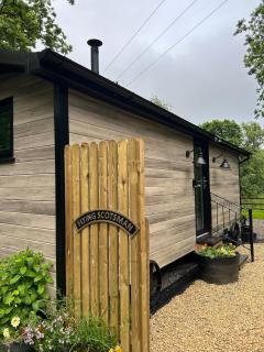 Flying Scotsman Unique Carriage Pet Friendly! Lazy Spa can be available upon request with additional cost of 40 - 0