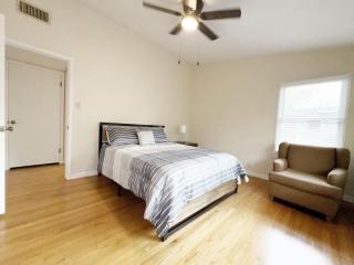 San Antonio Star - 3 BR by Alamo Quarry Market - San Antonio - 4
