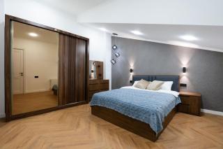 Chic and Modern 4 Bedroom Home in Central Tbilisi - Tbilisi - 9
