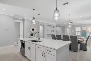 Chic Coastal 5BR in Inlet Beach with Golf Cart and POOL - Inlet Beach - 1
