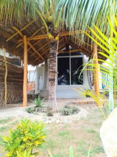 Shaka Studio - steps to beach - 5