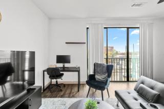 Chic Urban Living Studio with Pool Access - Birmingham - 3