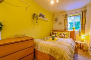 Spacious Two Bedroom in Chester by Eason Stays Ideal for Weekend Getaways & Business Travellers - with Free parking! - Chester - 8