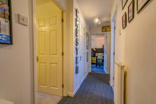 Spacious Two Bedroom in Chester by Eason Stays Ideal for Weekend Getaways & Business Travellers - with Free parking! - Chester - 6