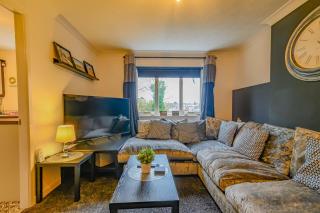 Spacious Two Bedroom in Chester by Eason Stays Ideal for Weekend Getaways & Business Travellers - with Free parking! - Chester - 4