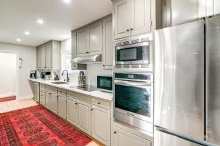 2 Mi to Beach Home with Patio in Del Rey Oaks! - Del Rey Oaks - 1
