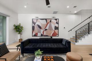 Lux Retreat, 2mi Downtown, Rooftop, Mini-Golf, Fireplace, Office, Spacious - Houston - 4