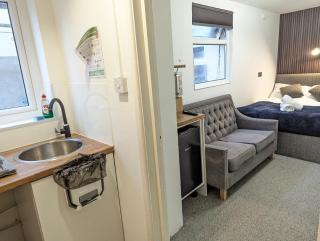 Cosy & Central Studio Apartments - Cardiff - 3