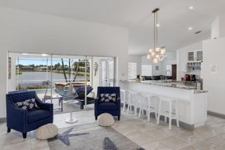 Gorgeous 4BR Lakefront Villa with Heated Pool - Fort Myers - 9