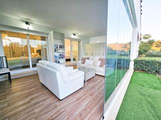 Pass the Keys Spacious 4-Bed Home with Jacuzzi BBQ - Marbella - 4